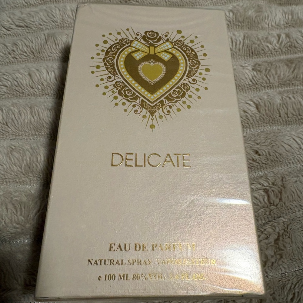 delicates Eau de Parfum - Elegant Gold and Cream BT-1